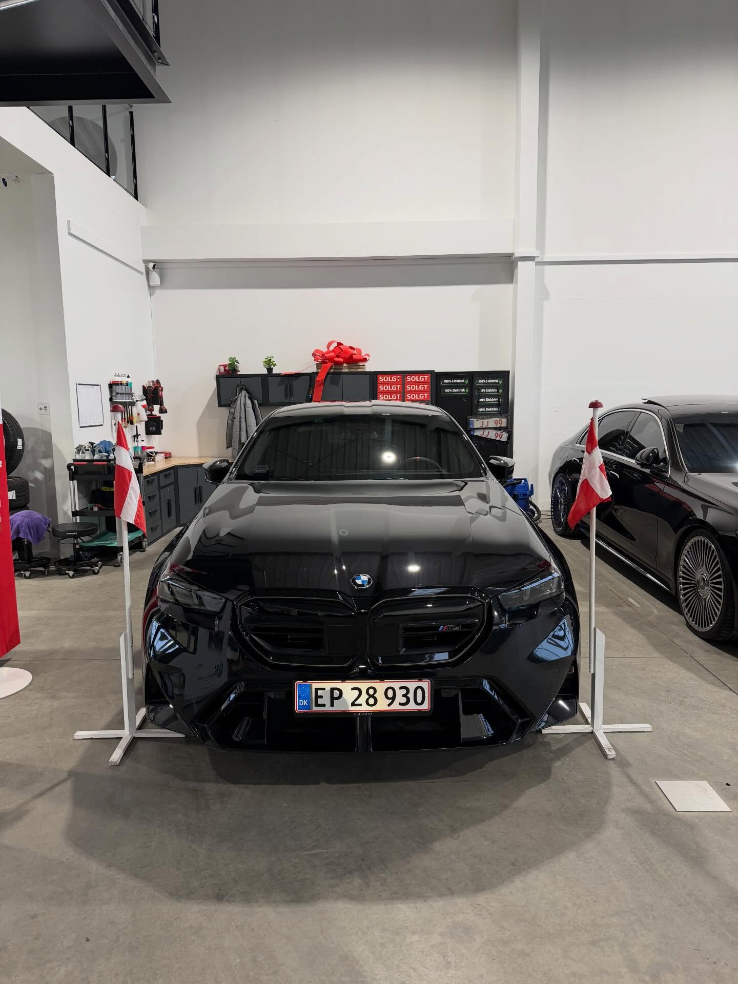 BMW i5 M60